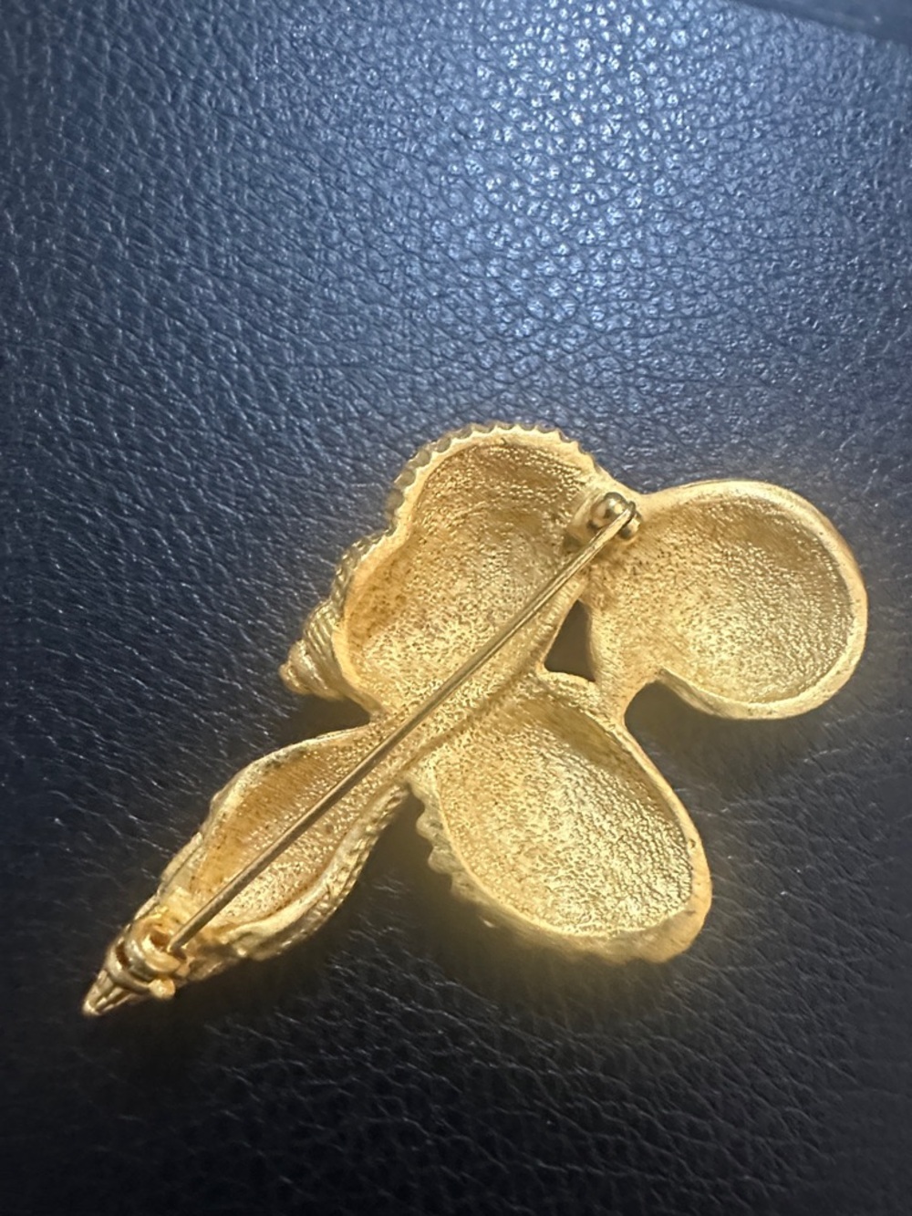 Gold Seashell Decorative Pin / Brooch - Picture 2 of 2